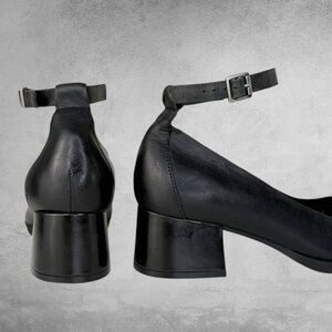 90s Korks Closed Toe Ankle Strap Stacked Chunky Leather Heels Women’s Sz. 8.5M